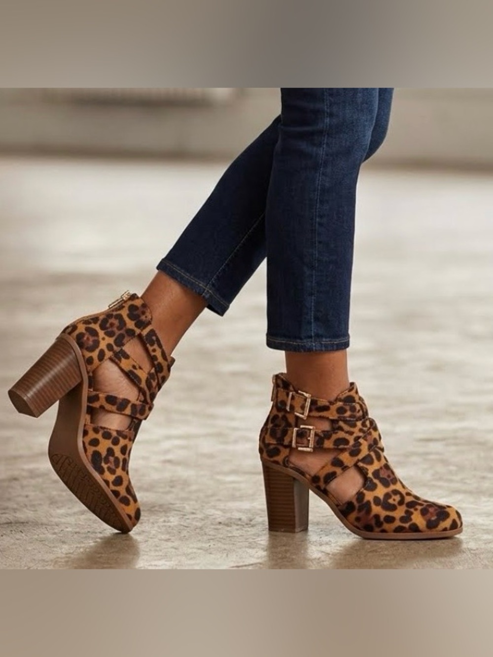 NIB!BellaMarie Leopard print crisscross buckle, zipper chunky heel boot Size 8.5